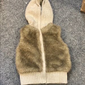 2t gap baby furry sweater vest with hood